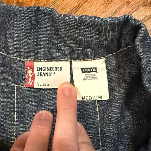 Levi's Classic Blue Denim Jacket - Picture 2 of 3